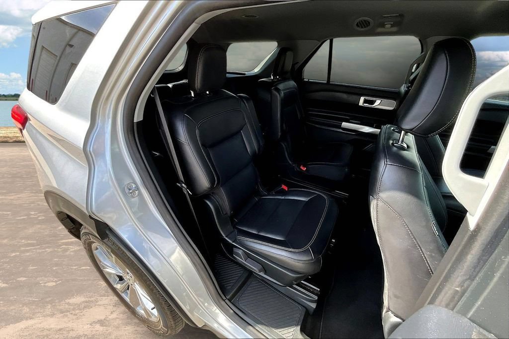 Used 2023 Ford Explorer Limited AWD/4WD image 27