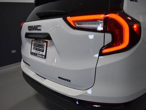 Used 2022 GMC Terrain SLE w/ Driver Convenience Package image 12