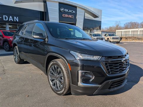 Certified 2023 Chevrolet Traverse RS image 3