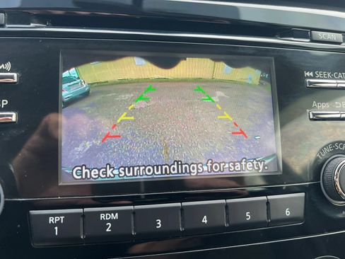 Used 2016 Nissan Rogue S FWD image 11