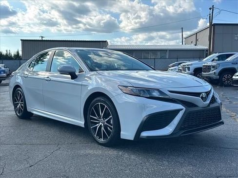 Used 2024 Toyota Camry SE FWD image 2
