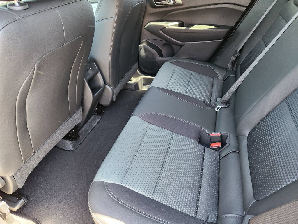New 2026 Chevrolet Trax LT w/ LT Convenience Package FWD image 10