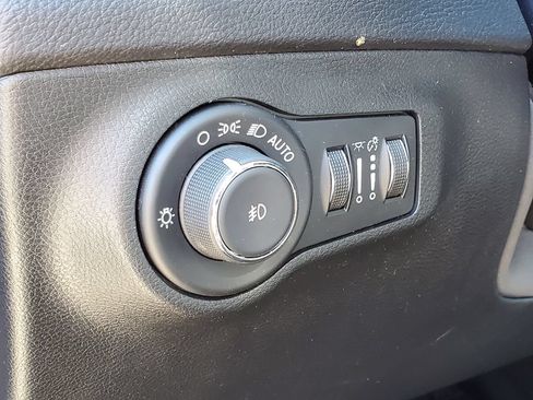 Used 2021 Jeep Compass Limited w/ Sun and Sound Group AWD/4WD image 9