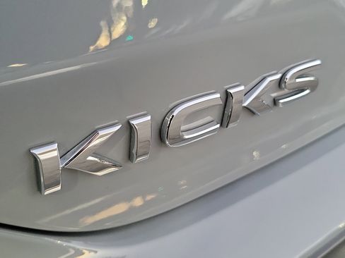 Used 2023 Nissan Kicks SR image 22