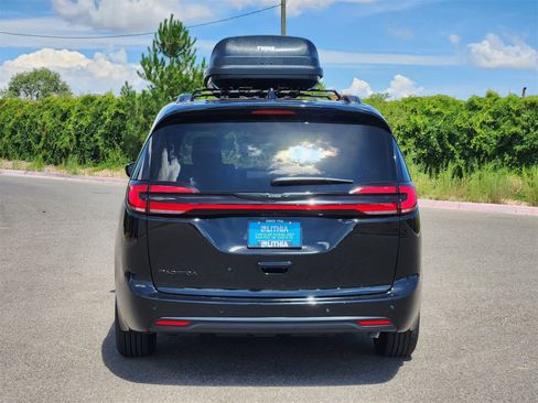 New 2025 Chrysler Pacifica Select w/ Fav Edition Package image 6