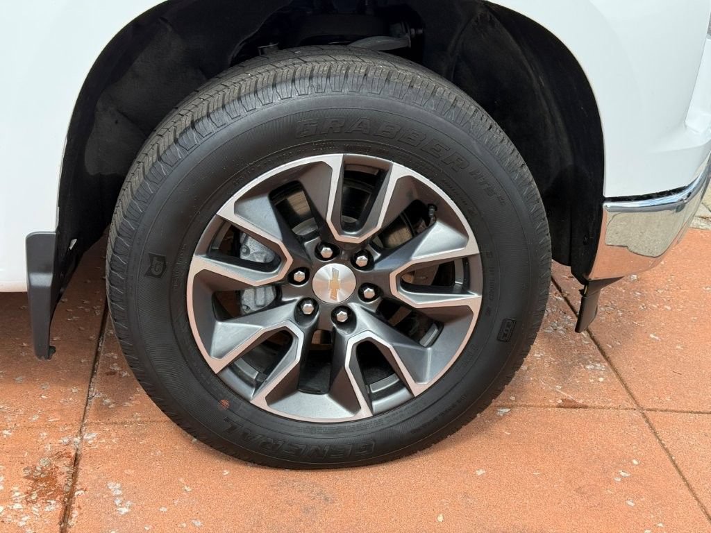 Used 2024 Chevrolet Silverado 1500 LT AWD/4WD image 9