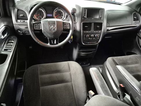 Used 2019 Dodge Grand Caravan SE FWD image 10