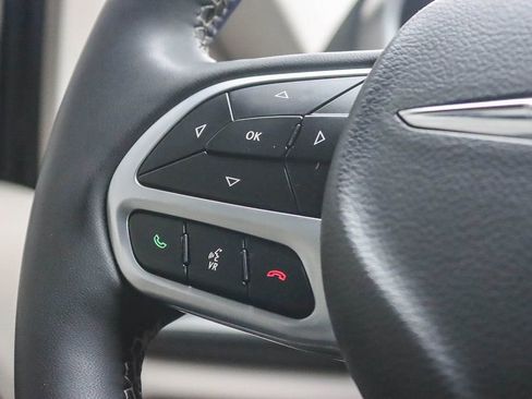 Used 2024 Chrysler Pacifica Select image 25