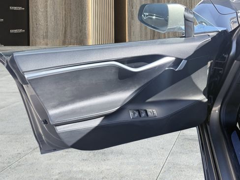 Used 2015 Tesla Model S 70D image 25