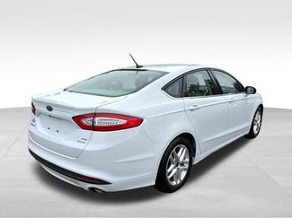 Used 2016 Ford Fusion SE FWD video 2