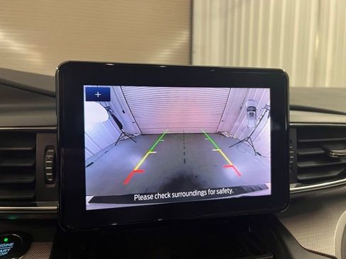 Used 2020 Ford Explorer XLT w/ Equipment Group 202A image 31