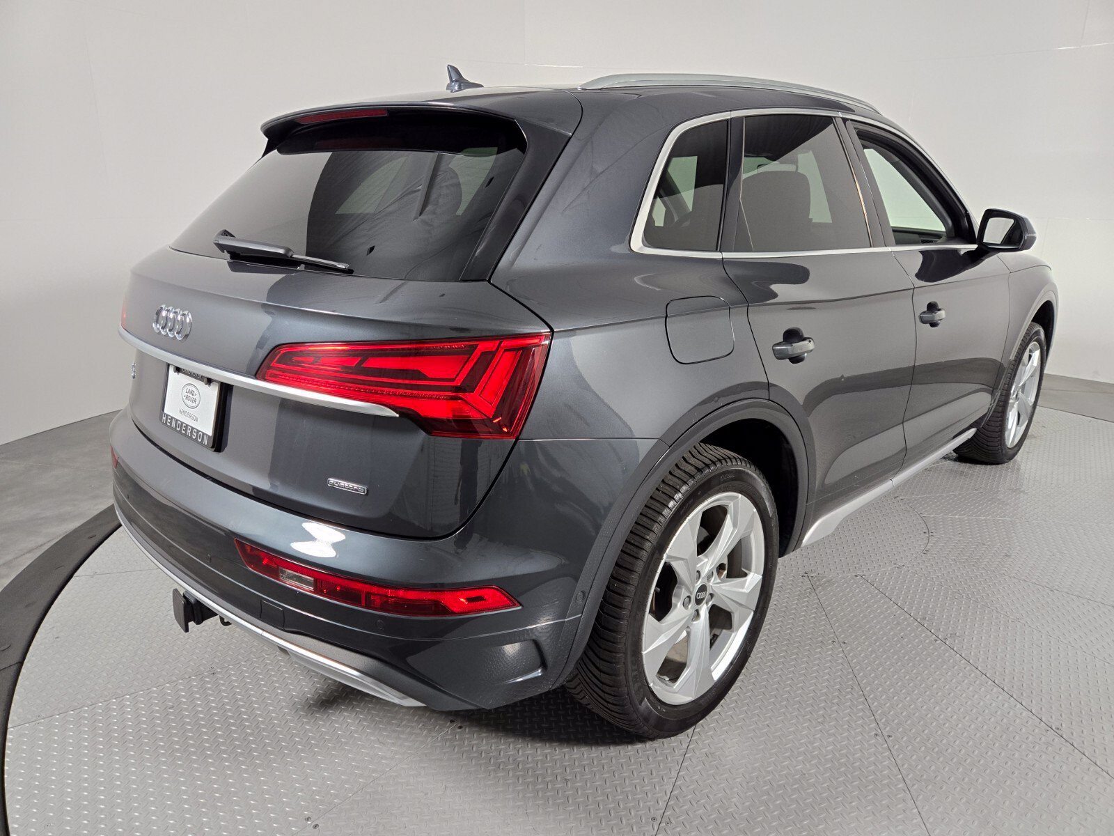 Used 2021 Audi Q5 Prestige AWD/4WD image 2