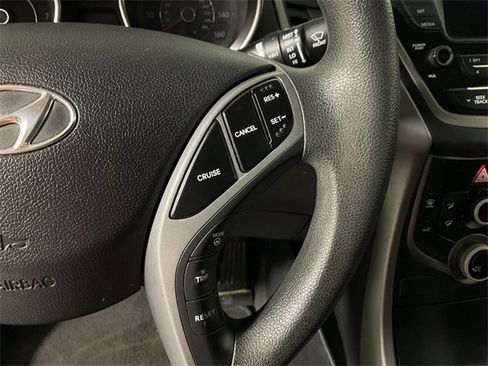 Used 2015 Hyundai Elantra SE image 19