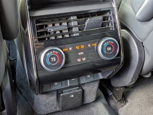 Used 2024 Land Rover Range Rover Sport SE image 15