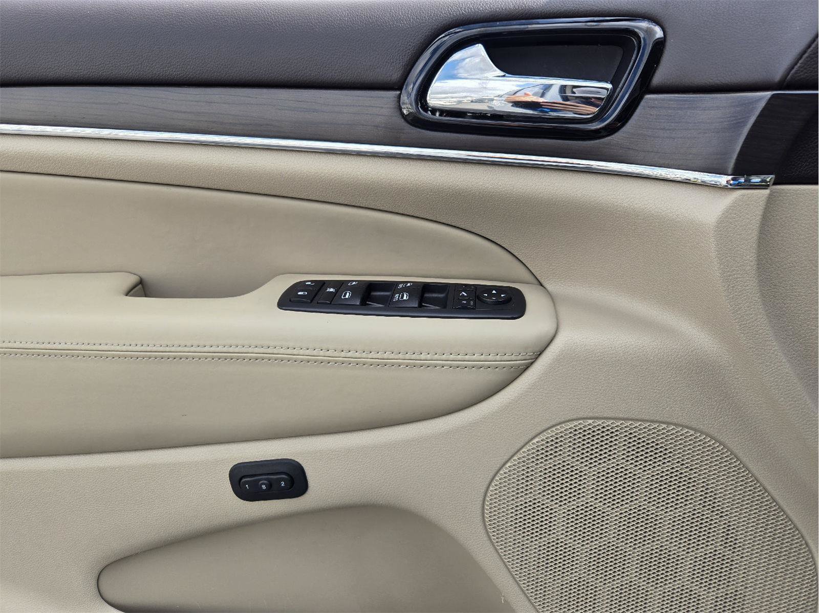Used 2019 Jeep Grand Cherokee Overland RWD image 21