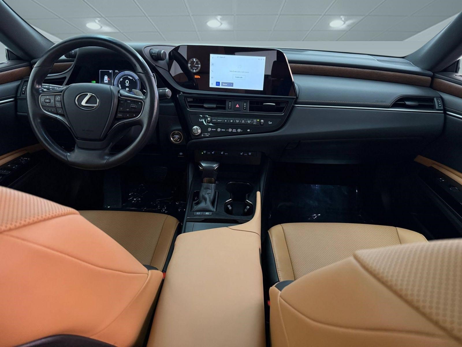 Used 2025 Lexus ES 300h w/ Premium Package FWD image 12