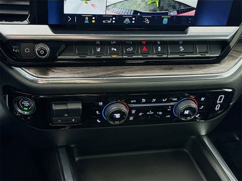 Used 2024 Chevrolet Silverado 3500 LTZ w/ LTZ Convenience Package image 8