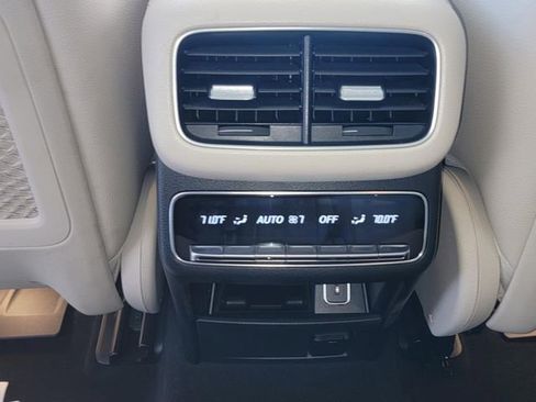 Used 2022 Mercedes-Benz GLS 450 4MATIC image 25
