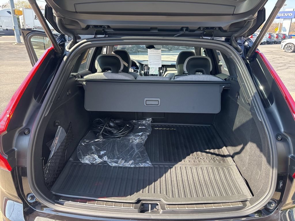 Certified 2024 Volvo XC60 T8 Ultimate w/ Protection Package Premier AWD/4WD image 48