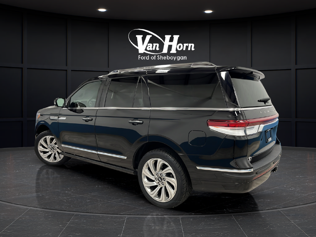 Used 2024 Lincoln Navigator Reserve AWD/4WD image 5