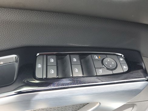 Certified 2025 Nissan Pathfinder SL image 30