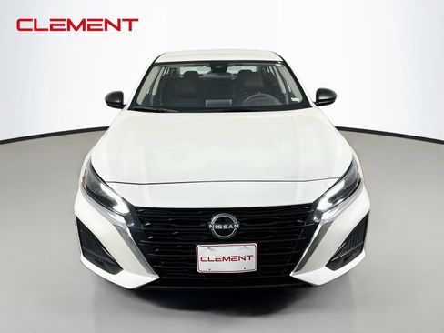 Used 2025 Nissan Altima 2.5 SV FWD image 3