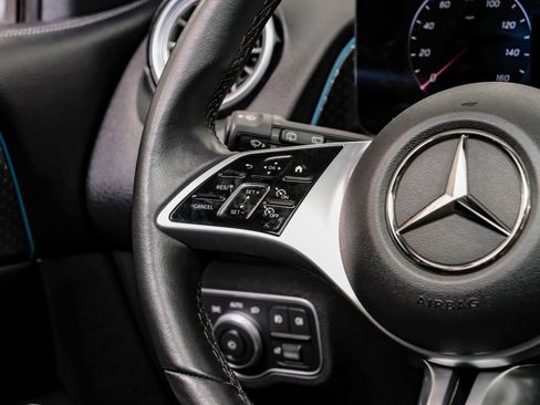 Used 2024 Mercedes-Benz GLB 250 w/ Exclusive Package image 21