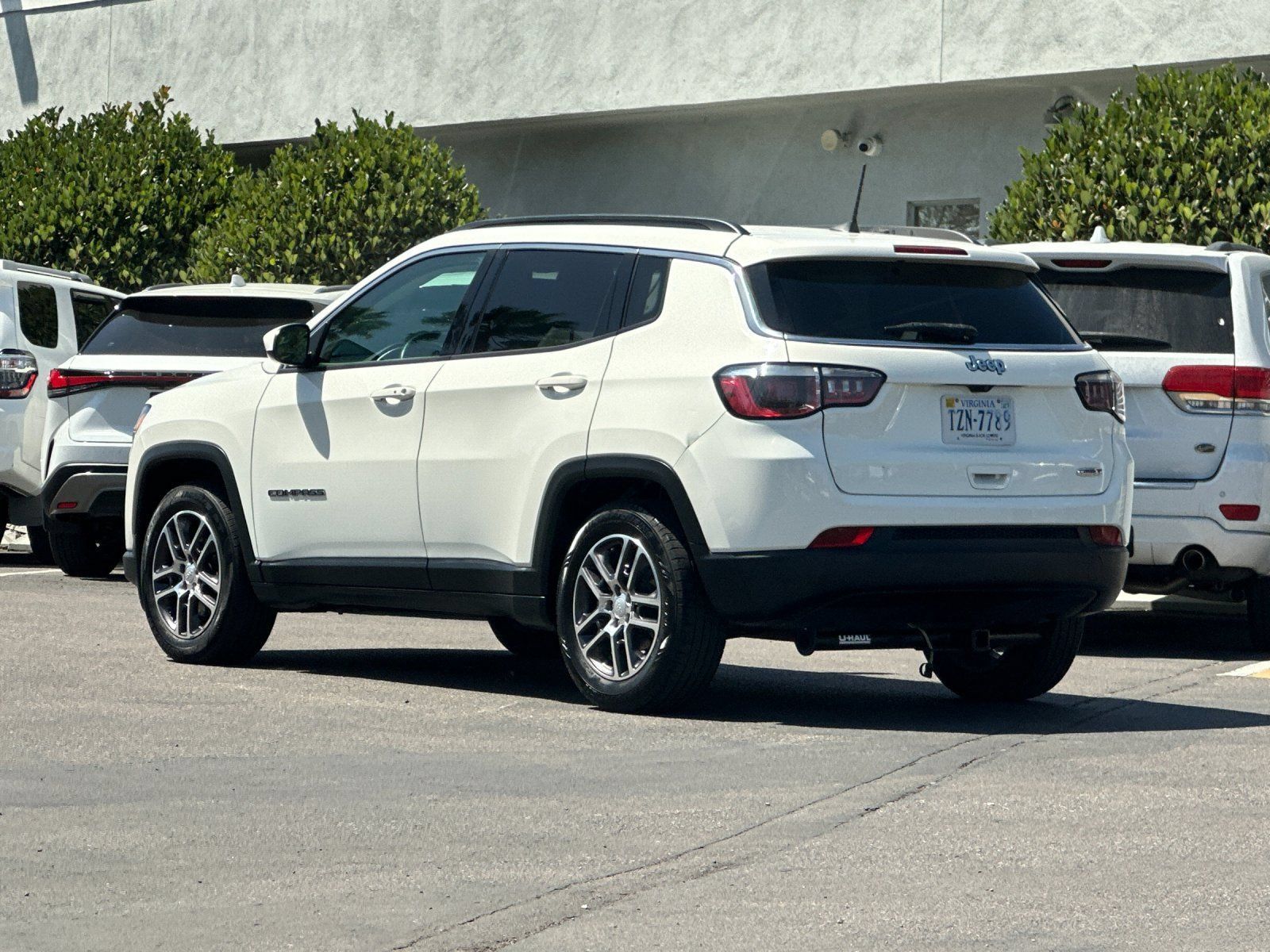 Used 2018 Jeep Compass Latitude w/ Popular Equipment Group FWD image 3