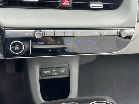 Used 2025 Hyundai Ioniq 5 Limited image 23
