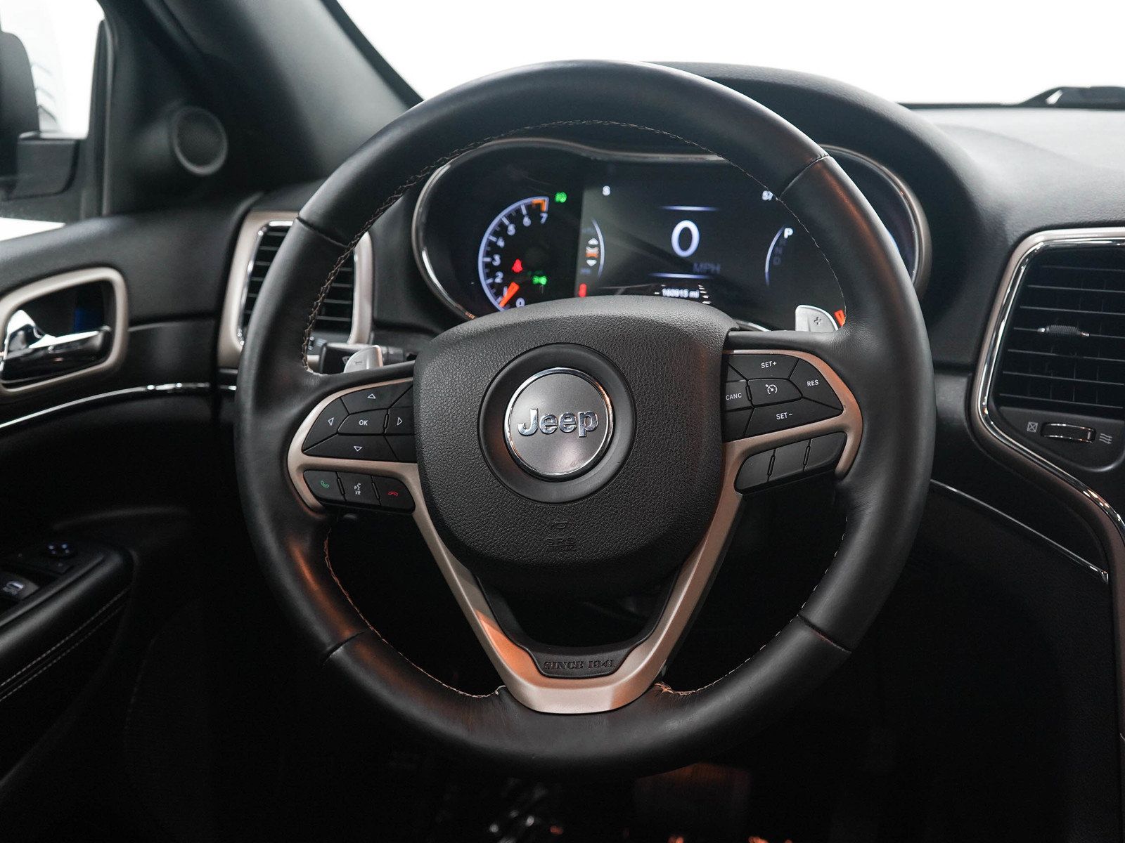 Used 2017 Jeep Grand Cherokee Limited AWD/4WD image 16
