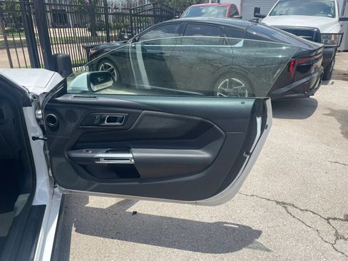 Used 2025 Ford Mustang Coupe RWD image 9