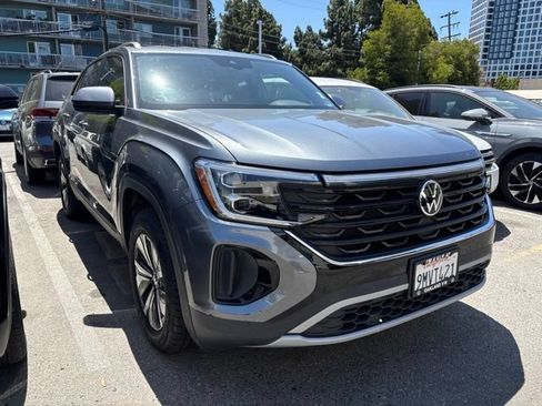 Used 2024 Volkswagen Atlas Cross Sport SE FWD image 2