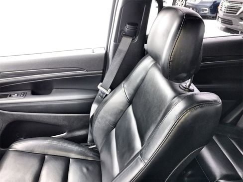 Used 2021 Jeep Grand Cherokee Limited image 24