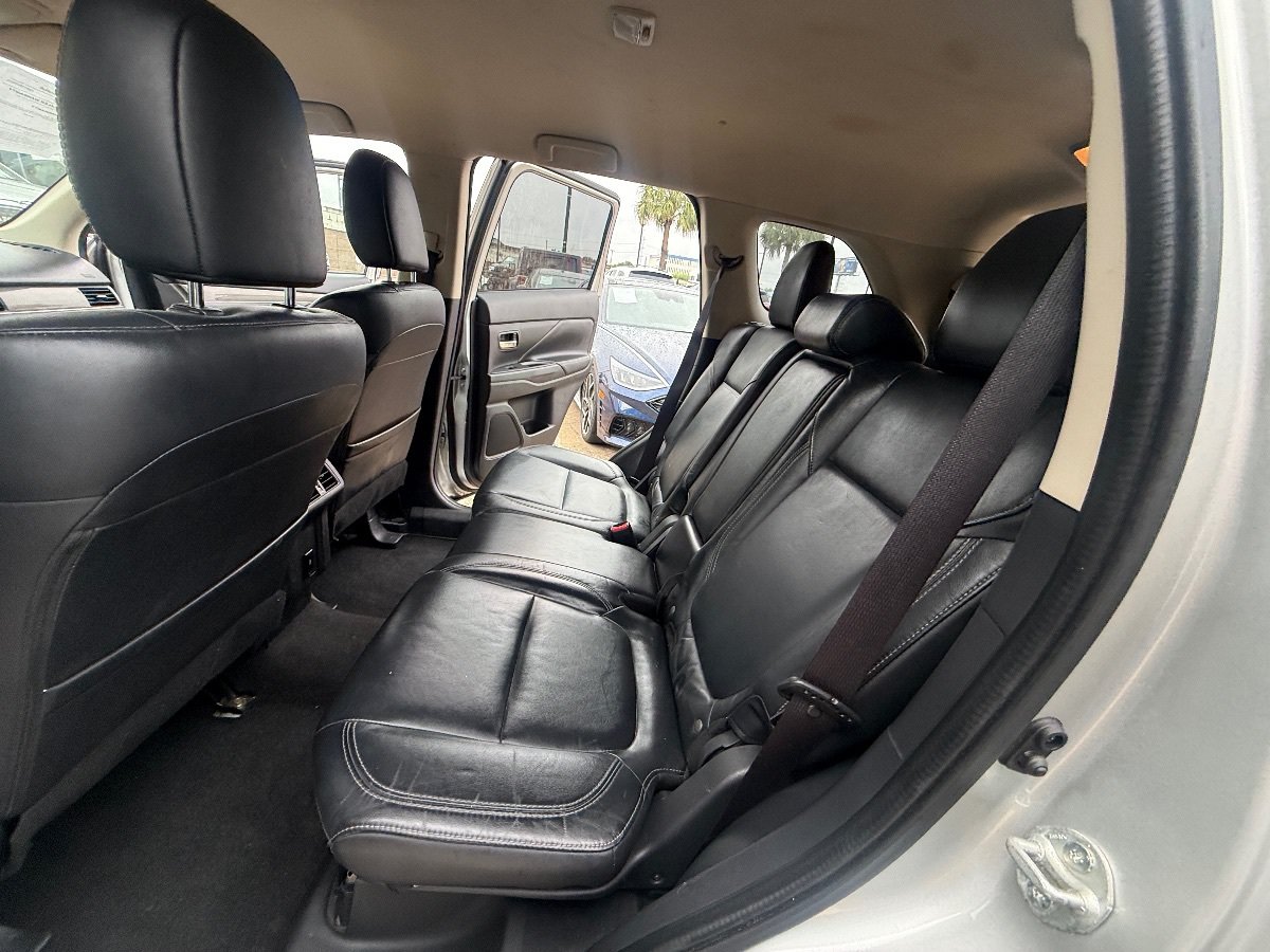 Used 2020 Mitsubishi Outlander SE FWD image 19