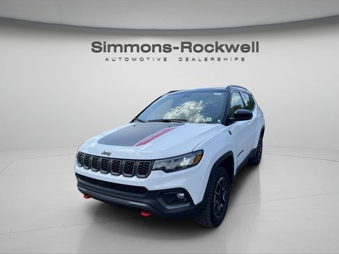 Used 2025 Jeep Compass Trailhawk AWD/4WD image 1