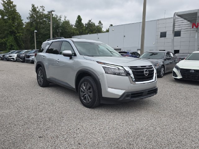 Certified 2025 Nissan Pathfinder SV FWD image 2