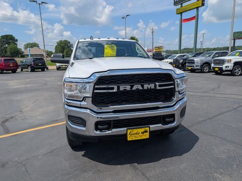 Used 2019 RAM 2500 Tradesman AWD/4WD image 3