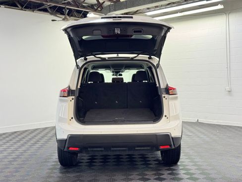 Used 2024 Nissan Rogue S image 27