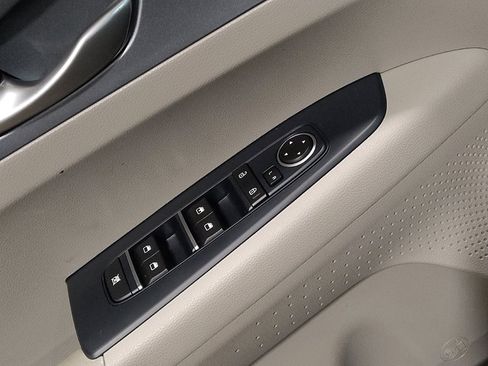 Used 2020 Kia Forte LXS FWD image 27