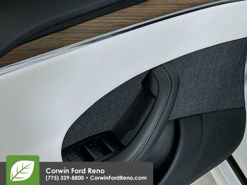 Used 2022 Tesla Model S image 17