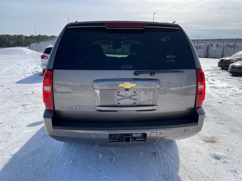 Used 2014 Chevrolet Suburban LT image 8