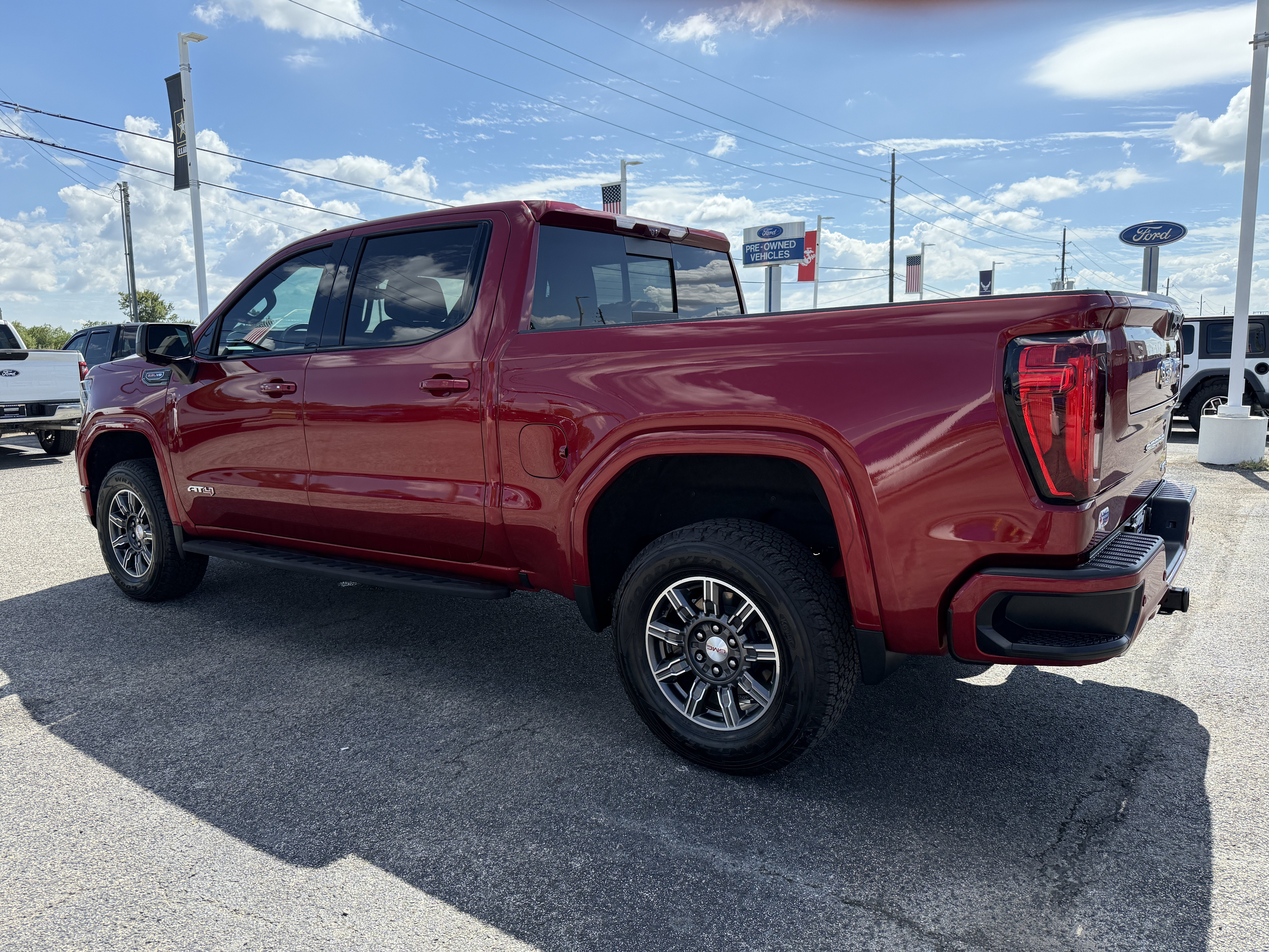 Used 2024 GMC Sierra 1500 AT4 w/ Technology Package AWD/4WD image 6