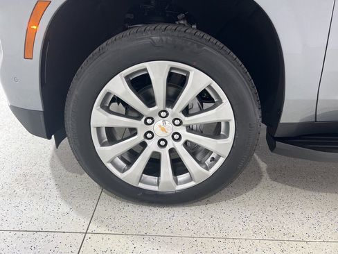 New 2026 Chevrolet Suburban Premier image 32