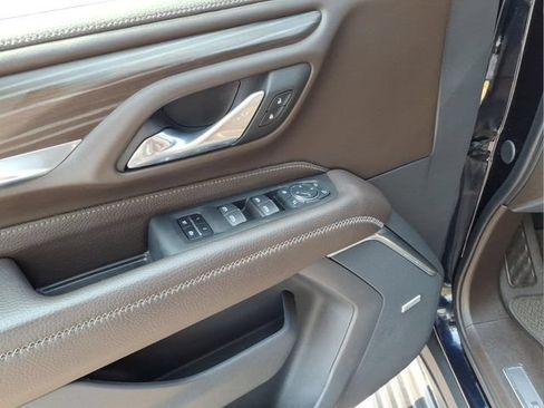 Used 2024 GMC Yukon XL Denali w/ Denali Reserve Package AWD/4WD image 18