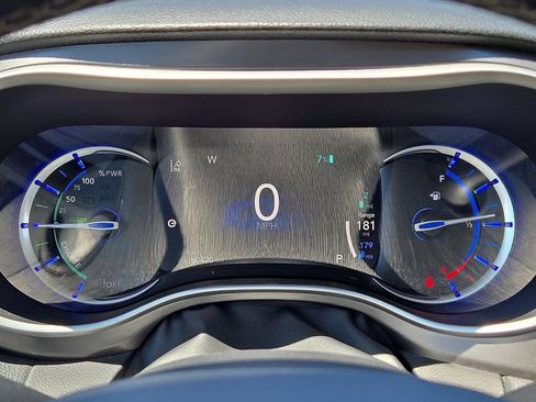Used 2024 Chrysler Pacifica Limited FWD image 27