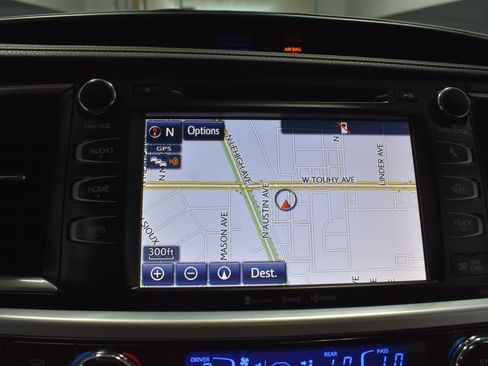 Used 2019 Toyota Highlander SE w/ Nightshade Edition AWD/4WD image 23