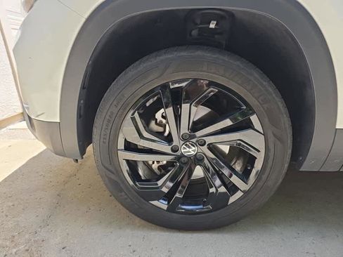 Used 2023 Volkswagen Atlas SE w/ Black Wheel Package FWD image 9