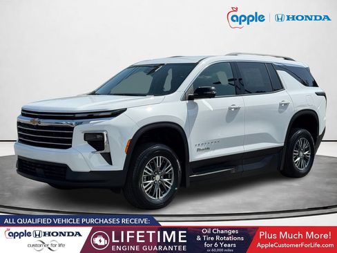Used 2026 Chevrolet Traverse LT w/ Driver Confidence Package FWD image 5
