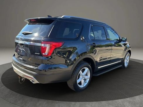 Used 2017 Ford Explorer XLT AWD/4WD image 5