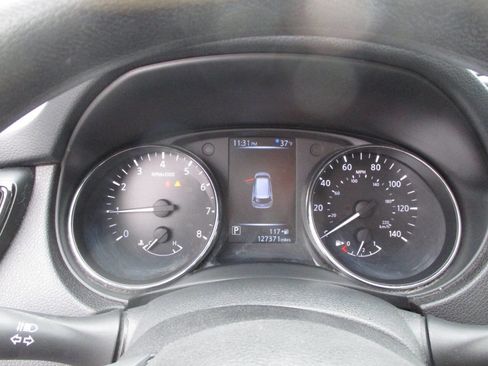 Used 2017 Nissan Rogue S image 11